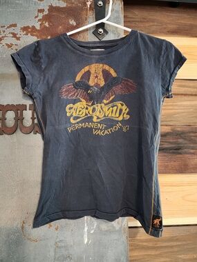 Aerosmith Trunk Ltd Black Graphic 'Permanent Vacation' Tee
